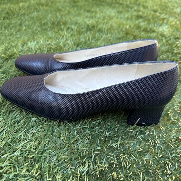 Stuart Weitzman Maeve 50 Low Block Heel Textured Navy Almond Toe Dress Shoes 8 - Picture 2 of 9